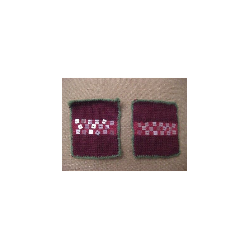 N.2 APPLICAZIONI DECORI IN LANA COLORE BORDEAUX E VERDE CON PAILLETTES