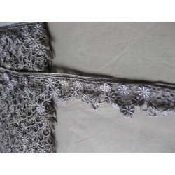 Metri 1 di Passamaneria in pizzo beige cm 4