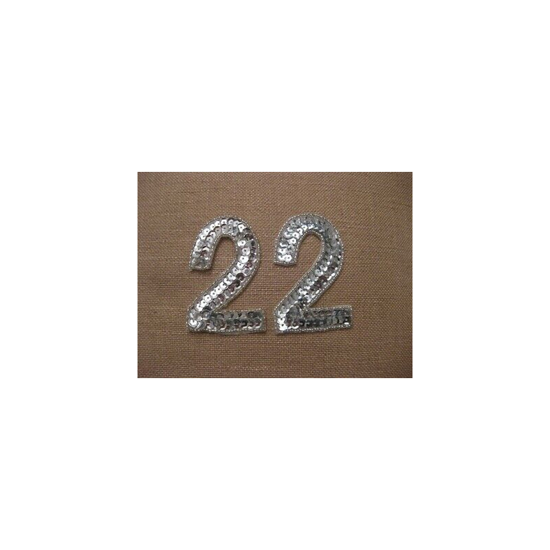 N. 2 APPLICAZIONI DECORI IN PAILLETTES COLORE ARGENTO A FORMA DI NUMERO 2