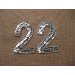 N. 2 APPLICAZIONI DECORI IN PAILLETTES COLORE ARGENTO A FORMA DI NUMERO 2
