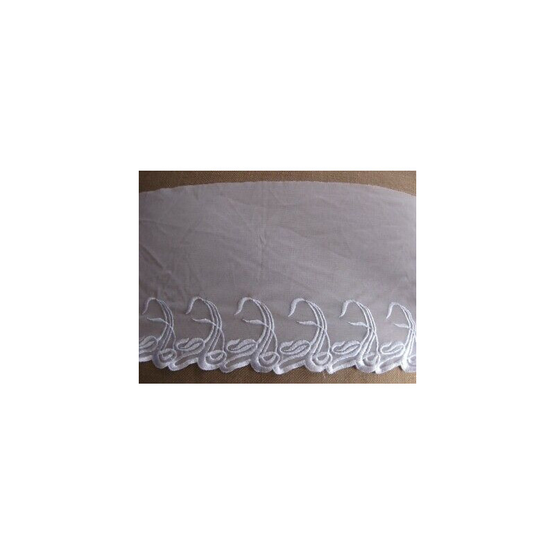 N. 1 applicazione in tulle bianco ricamato da cm 80 x cm 19