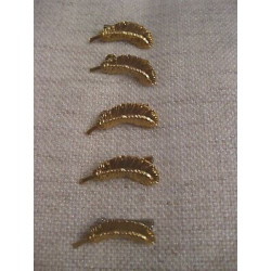 N. 7 applicazioni a foglia in metallo colore oro cm 2,5x0,8 con 2 fori