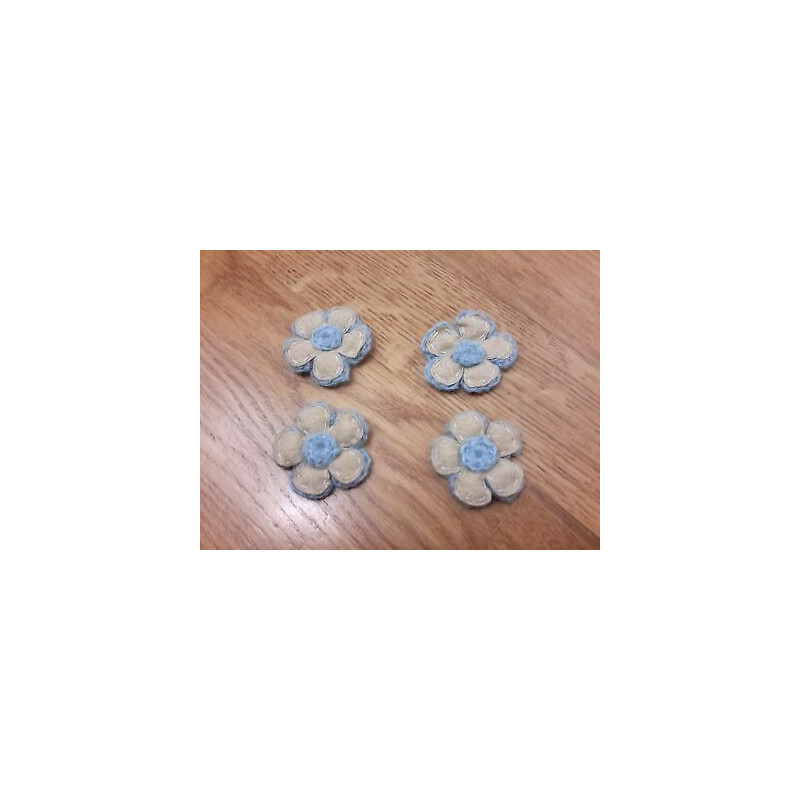 N 11 applicazione a fiore in lana colore azzurro cm 3,5 circa