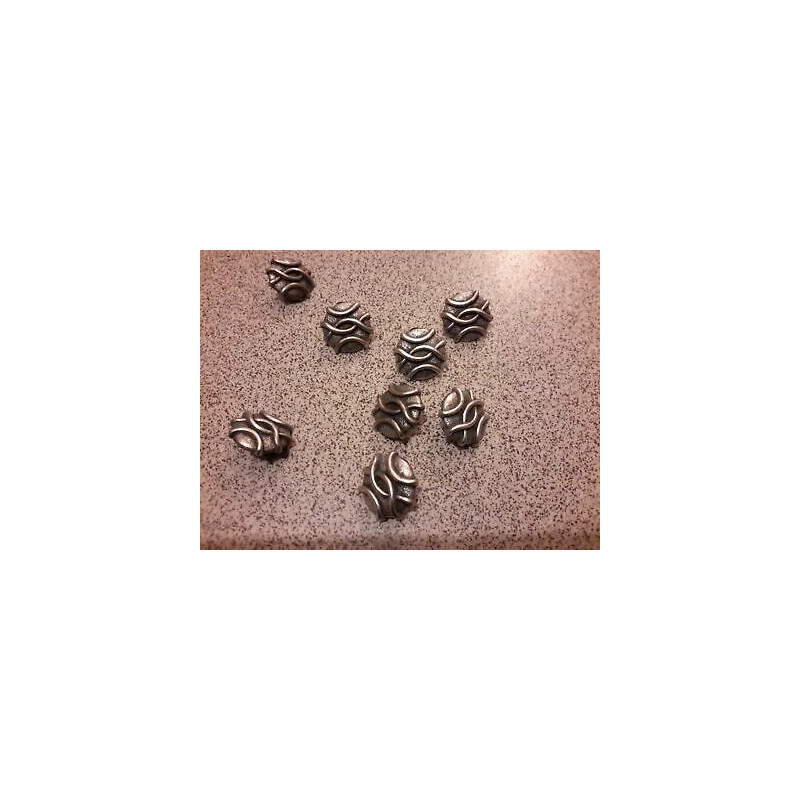 N. 8 Bottoni bellissimi tondi in metallo colore argento anticato foro diet