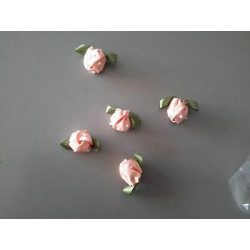 N. 5 Applicazioni forma di roselline in tessuto rosa con perline cm 3