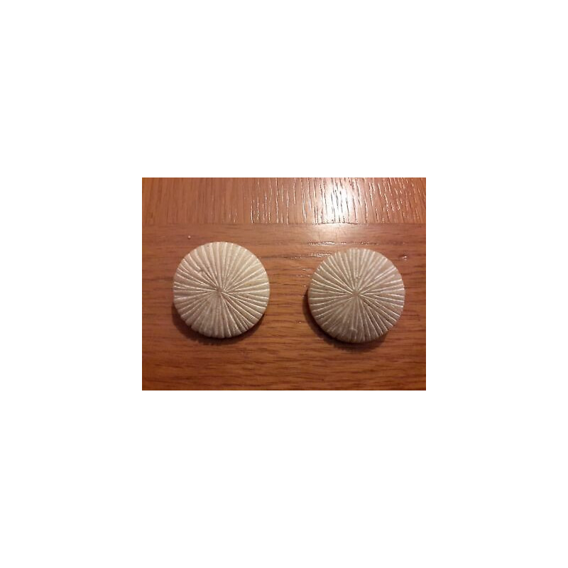 N. 2 Bottoni bellissimi rotondi in plastica colore beige foro dietro cm 3,