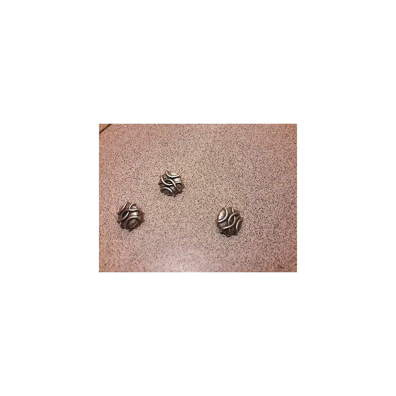 N. 3 Bottoni bellissimi tondi in metallo colore argento anticato foro diet