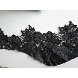 N. 3 Applicazioni in pizzo nero cm 100 x cm 15