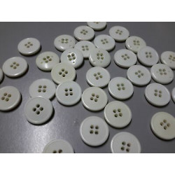 N. 60 Bottoni rotondi in plastica colore bianco latte 4 fori mm 19 circa