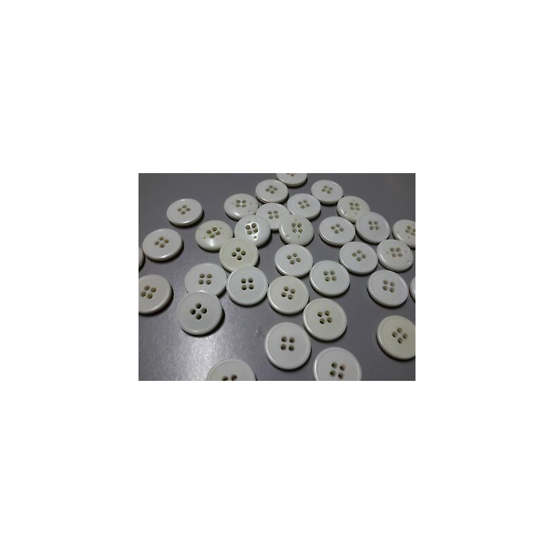 N. 60 Bottoni rotondi in plastica colore bianco latte 4 fori mm 19 circa