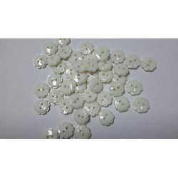 n 10 Bottoni a fiore in plastica colore bianco cm 1,2 a 2 fori