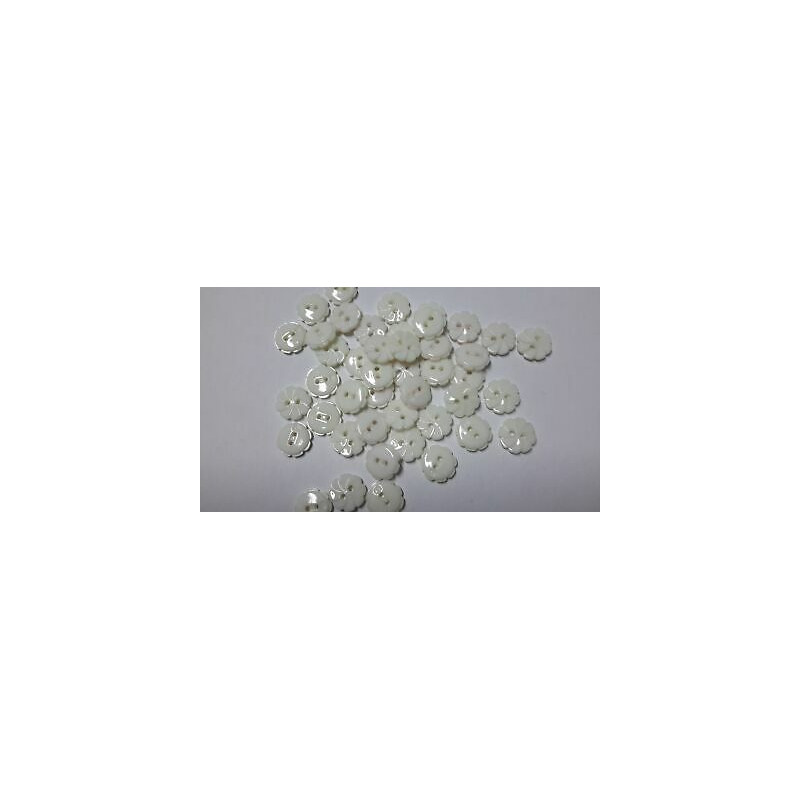 n 10 Bottoni a fiore in plastica colore bianco cm 1,2 a 2 fori