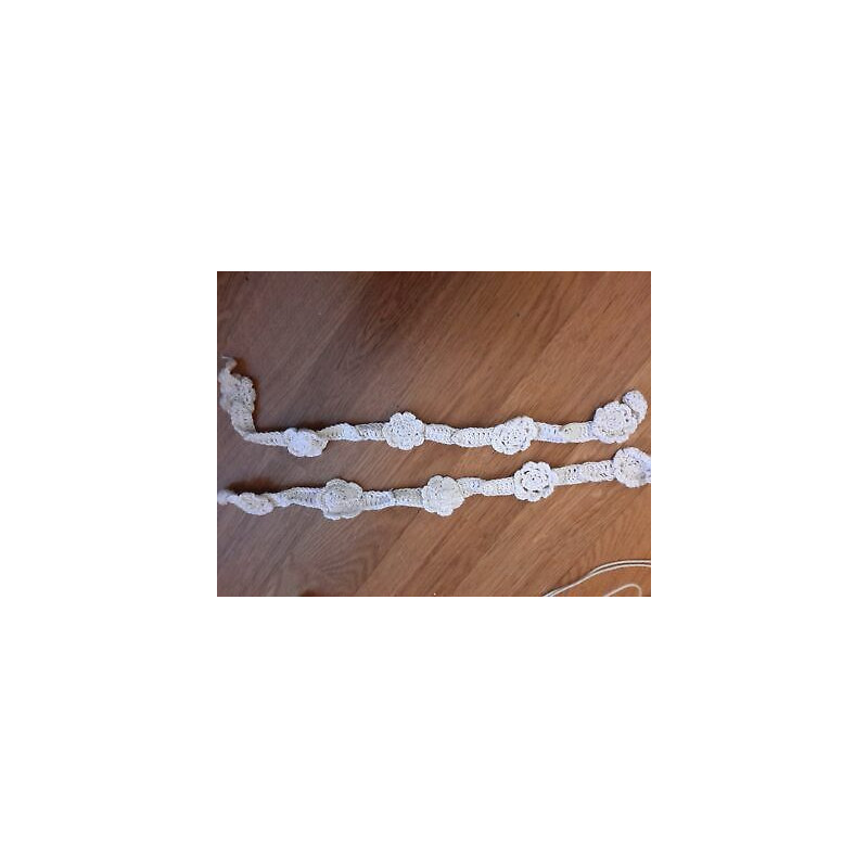 N 2 APPLICAZIONI DECORAZIONI IN COTONE LAVORATO CON FIORI AVORIO cm 30x3