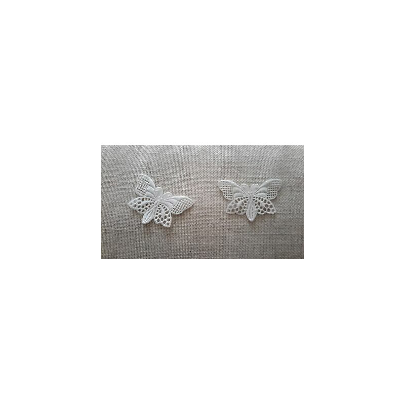 N. 5 Applicazioni decori in tessuto a farfalla bianco dimensioni cm 5,5x3