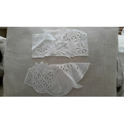 N. 2 Applicazioni decori in pizzo sangallo bianco dimensioni cm 21x10 cad.