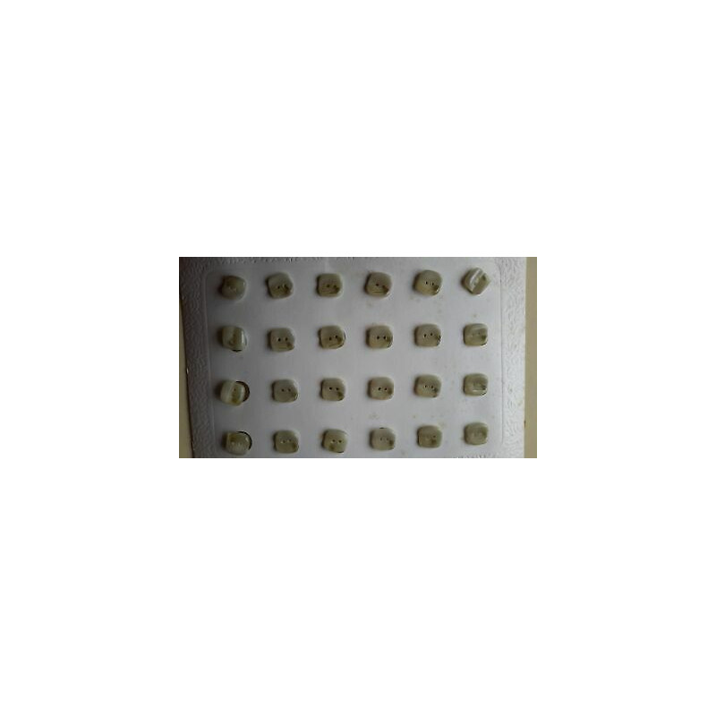 n 22 bottoni quadrati colore verdino cm 1 a 2 fori