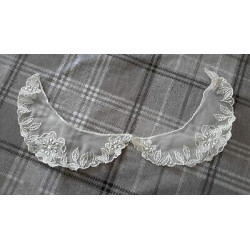 N. 1 Applicazioni decori in pizzo avorio dimensioni cm 33x7 cad.