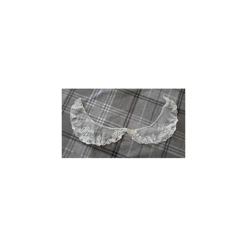 N. 1 Applicazioni decori in pizzo avorio dimensioni cm 33x7 cad.