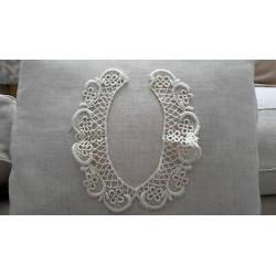 N. 2 Applicazioni decori in pizzo avorio dimensioni cm 22x5 cad.
