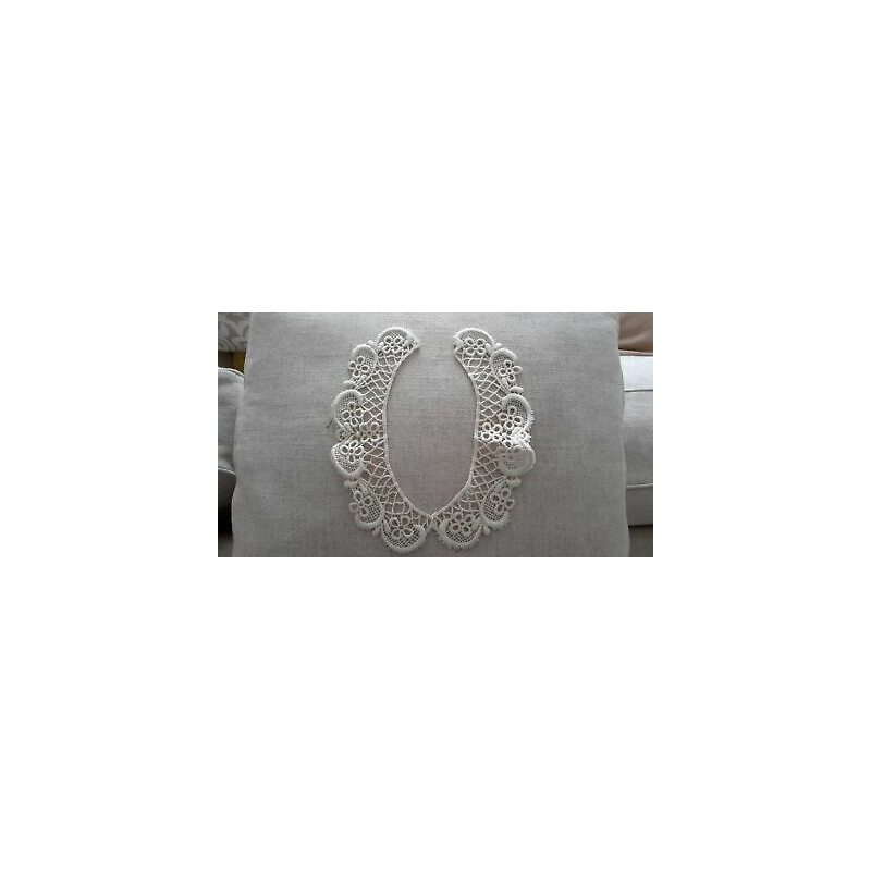 N. 2 Applicazioni decori in pizzo avorio dimensioni cm 22x5 cad.