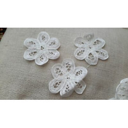 n. 3 Applicazioni in tessuto a fiore colore bianco cm 9