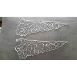 N. 1 Applicazioni decori in pizzo bianco dimensioni cm 23x8 cad.
