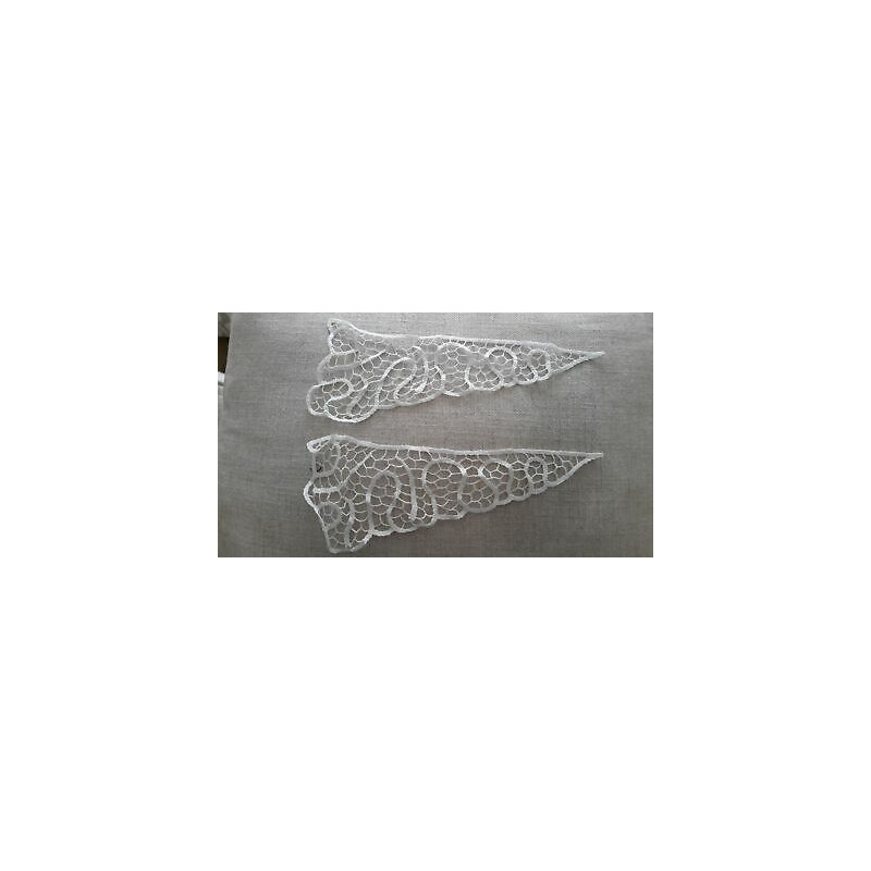 N. 1 Applicazioni decori in pizzo bianco dimensioni cm 23x8 cad.