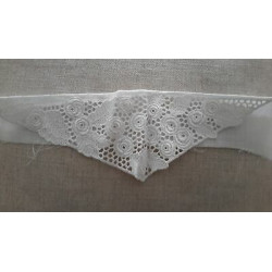 N. 1 Applicazioni decori in pizzo sangallo bianco dimensioni cm 30x10 cad.