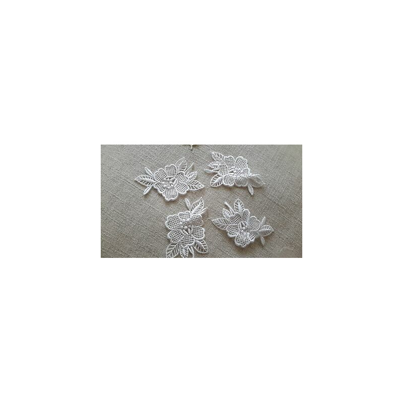 n. 5 Applicazioni in pizzo a fiore da cucire colore bianco cm 8x5,5