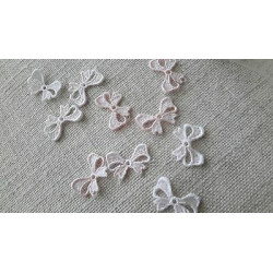 n. 8 Applicazioni in tessuto a fiocco da cucire colore bianco e rosa cm 2,