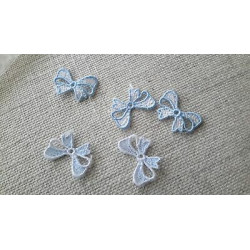 n. 7 applicazioni in tessuto a fiocco da cucire colore bianco e azzurro cm