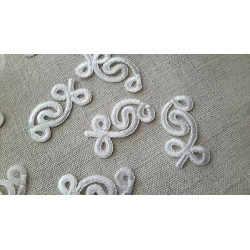 n. 5 Applicazioni in tessuto da cucire colore bianco cm 3 x5,5