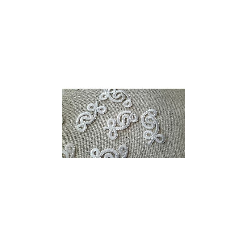 n. 5 Applicazioni in tessuto da cucire colore bianco cm 3 x5,5