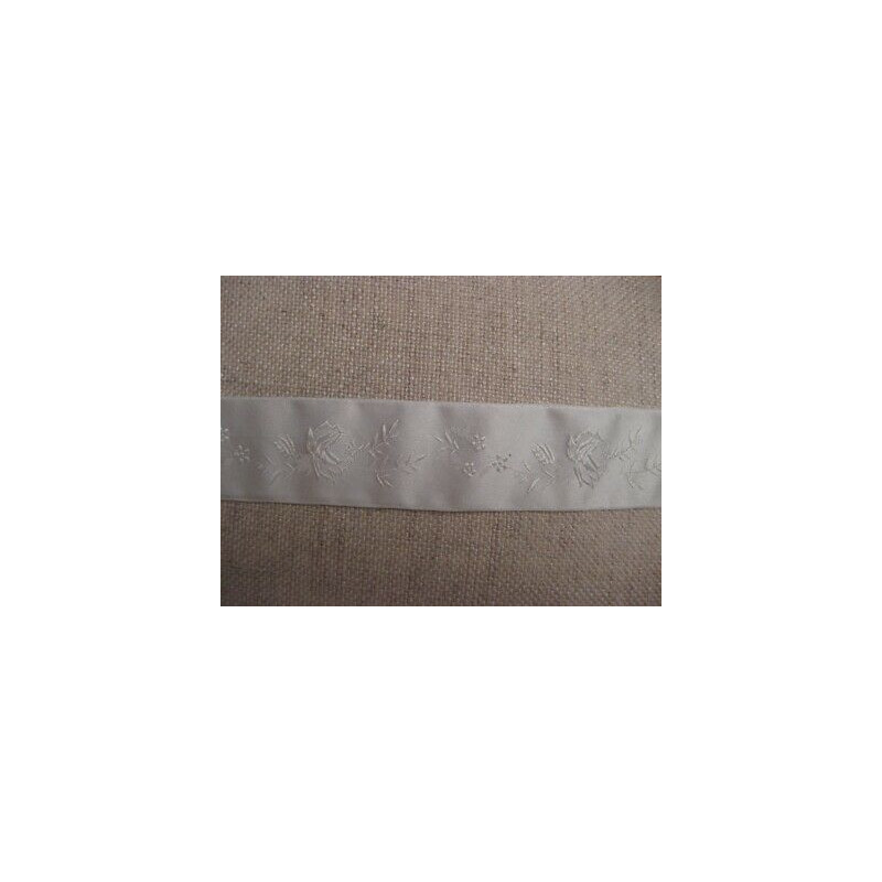 Metri 1 di Passamaneria in tessuto bianco ricamato cm. 3